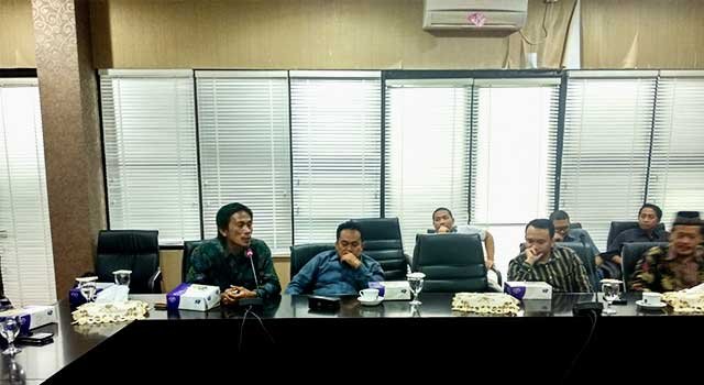 Ribut Bagi-Bagi Kursi Ketua, Koalisi Pecah Sebelum Diresmikan