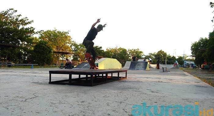 Skateboarding Bontang