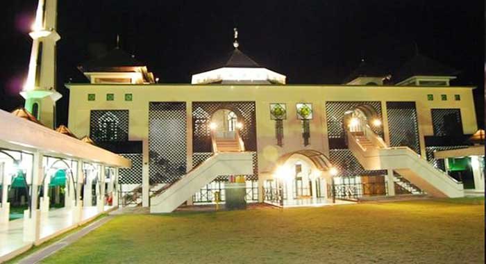 masjid di lingkungan badak lng