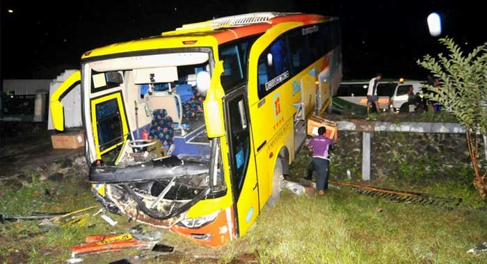 Bus Karyawan PT Darman Henwa