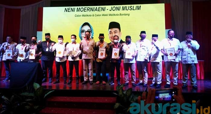 Usai Serahkan SK B1-KWK, Andi Harun Minta 9 Paslon Diusung Kedepankan Politik Santun