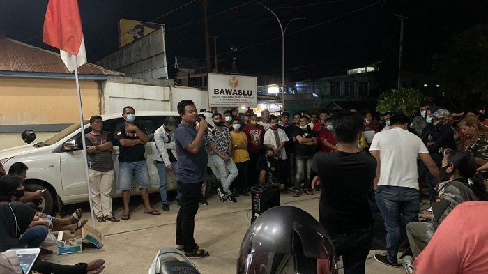 Ratusan Massa Geruduk Kantor Bawaslu Kutai Timur, Tuntut Lembaga Pengawas Jaga Netralitas