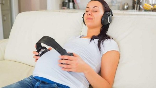 Manfaat Mendengarkan Musik pada Janin dan Ibu Hamil