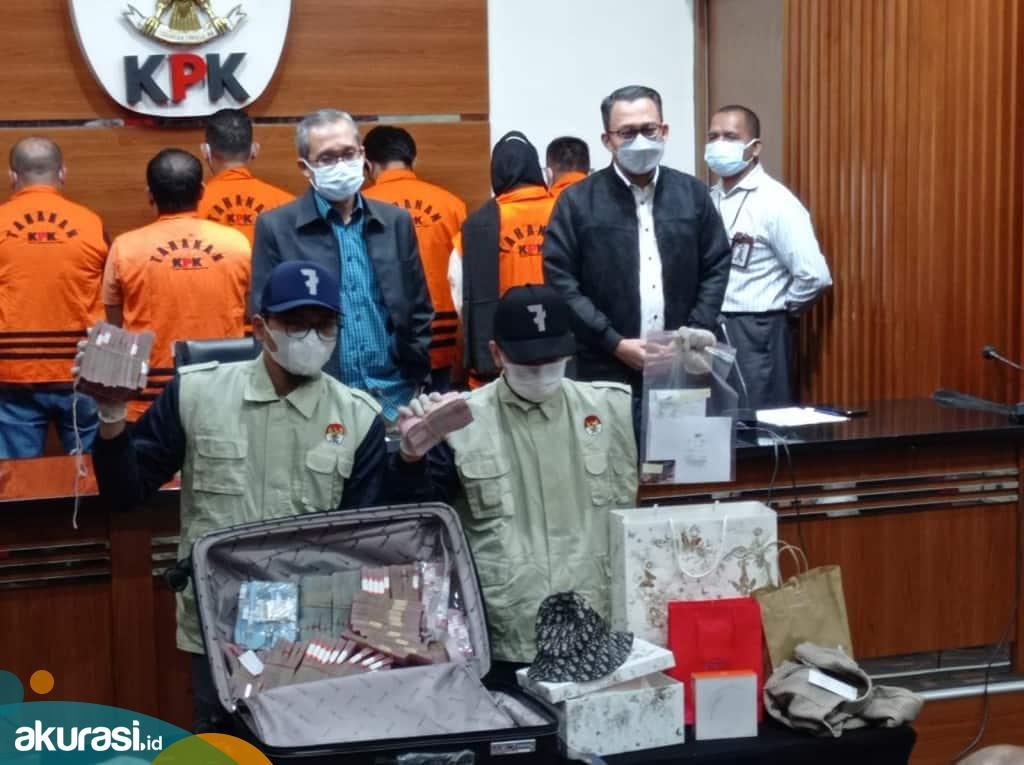 KPK menyatakan Bupati PPU Resmi Tersangka Bersama 5 Orang Lainnya - Akurasi.id