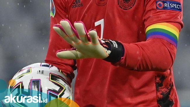 Pakai Ban Kapten Pelangi, Selebritis FC Klarifikasi Bantah Dukung LGBT