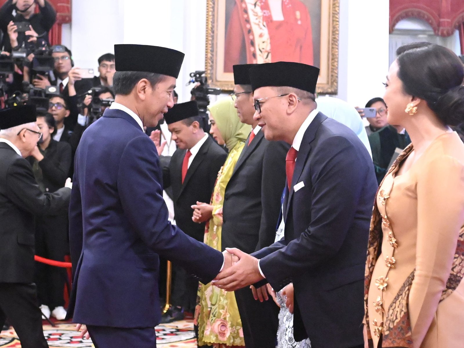Presiden Jokowi Rombak Kabinet, Lantik Menteri Hukum dan HAM hingga Wakil Menteri Komunikasi dan Informatika