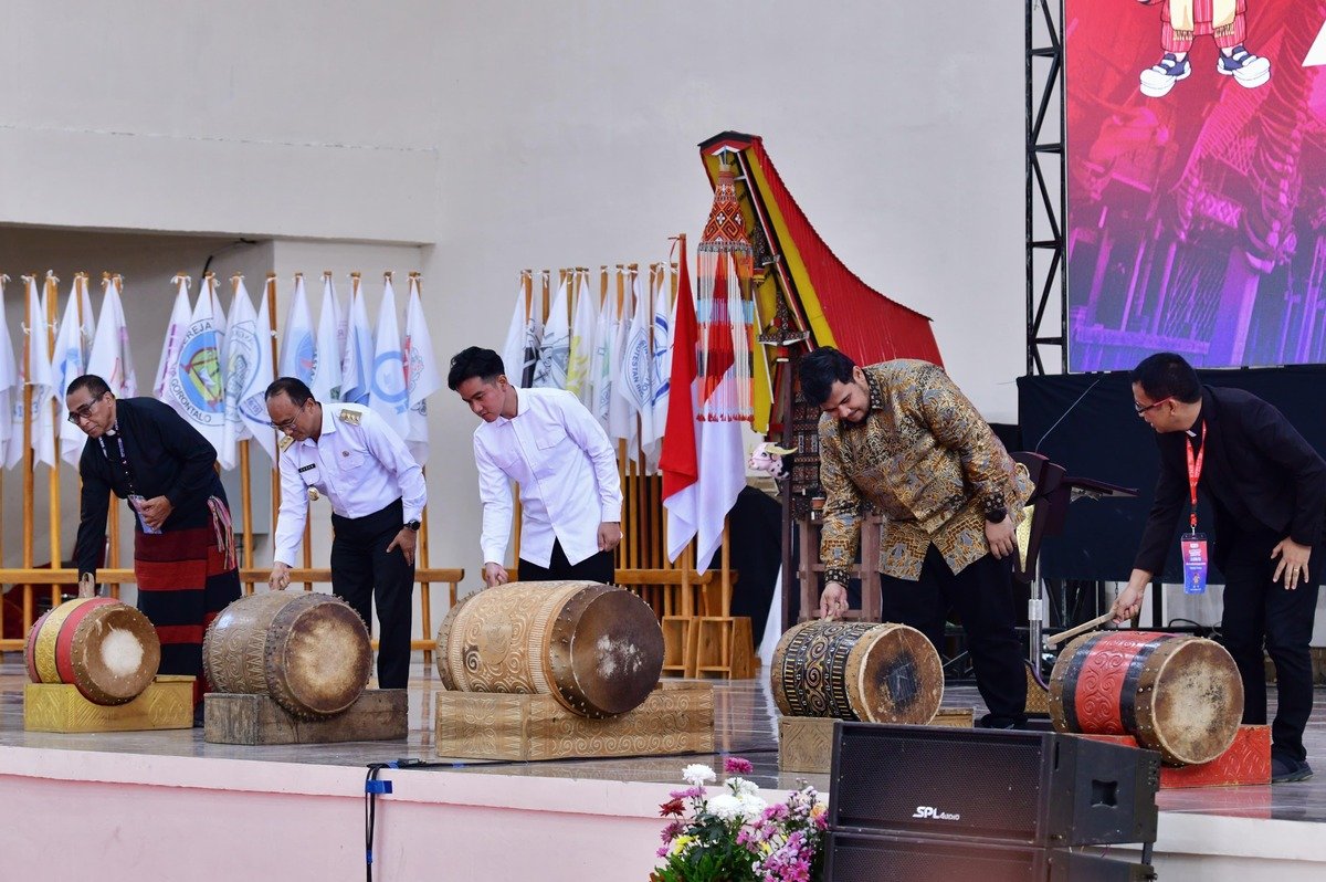Gibran Rakabuming Raka Hadiri Penutupan Sidang Raya PGI di Toraja, Didampingi Andi Amar Ma'ruf Sulaiman