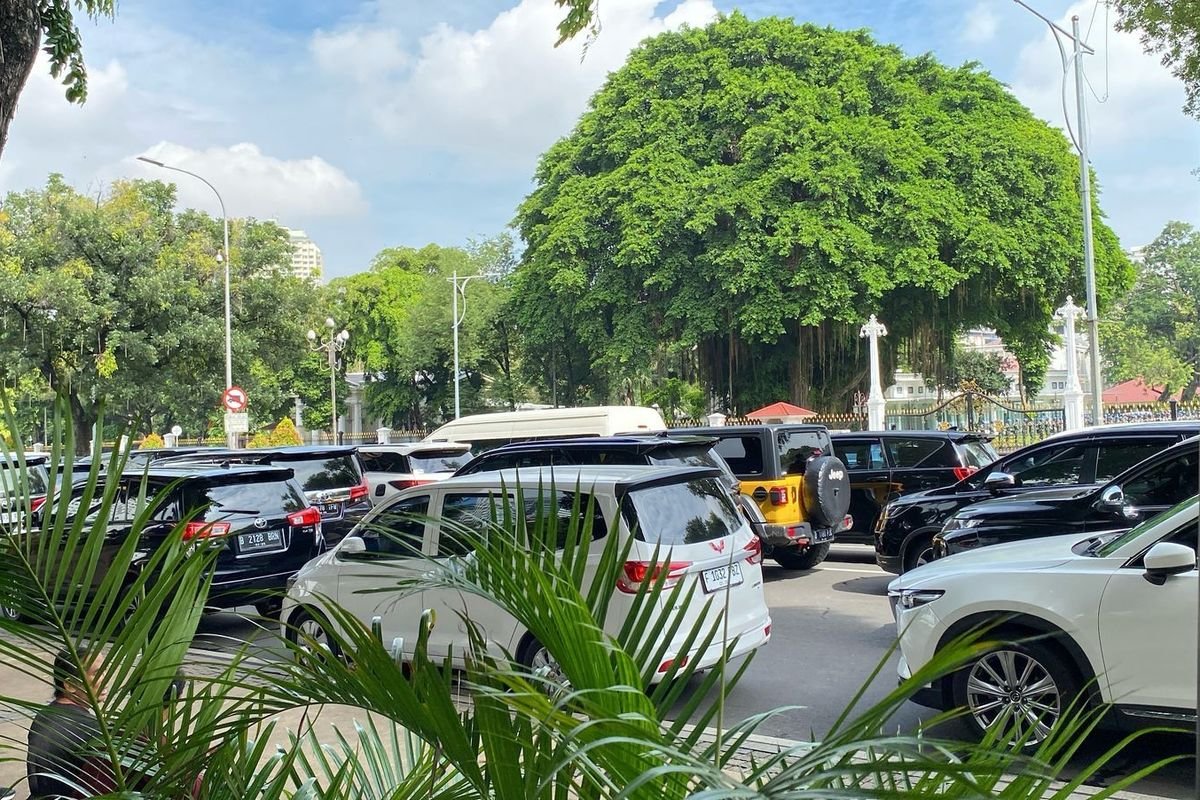 Kemacetan Parah di Sekitar Monas Akibat Pengarahan 481 Kepala Daerah oleh Kemendagri