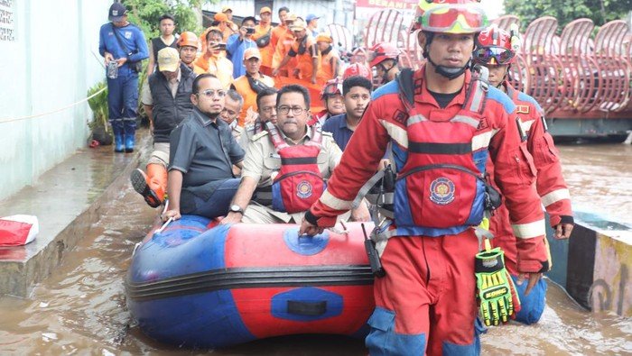 Banjir Jakarta 2025: Wakil Gubernur Rano Karno Tinjau Lokasi, Fokus Benahi Ciliwung