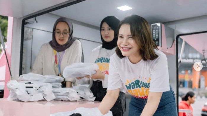 Rossa Buka Warung Makan Murah di Ramadan, Jual Paket Buka Puasa Rp 2.000